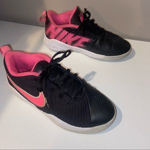 Nike Team Hustle Quick 2 shoes size 3.5 youth black and pink